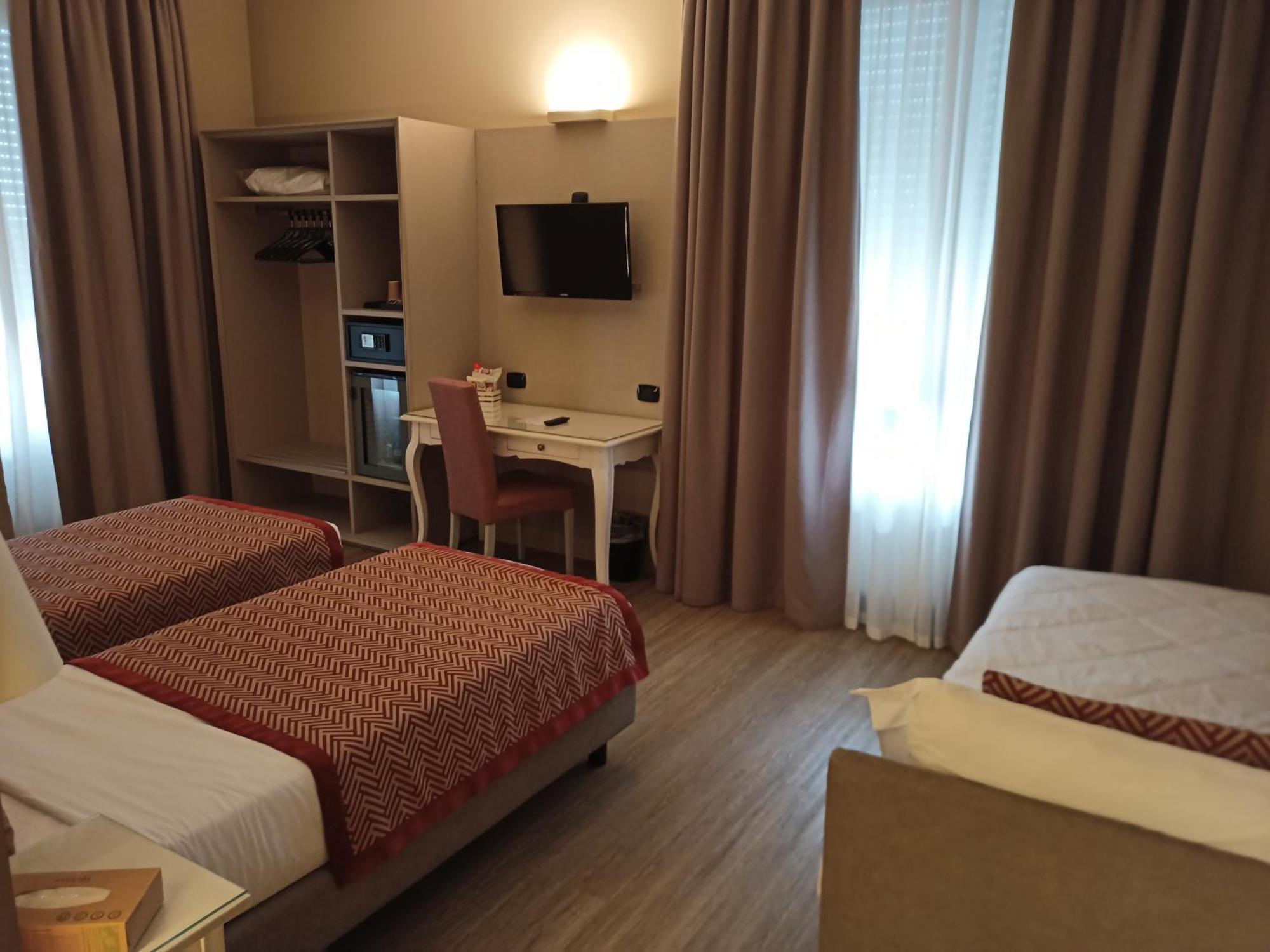 Hotel Villa Malpensa Vizzola Ticino Exterior photo