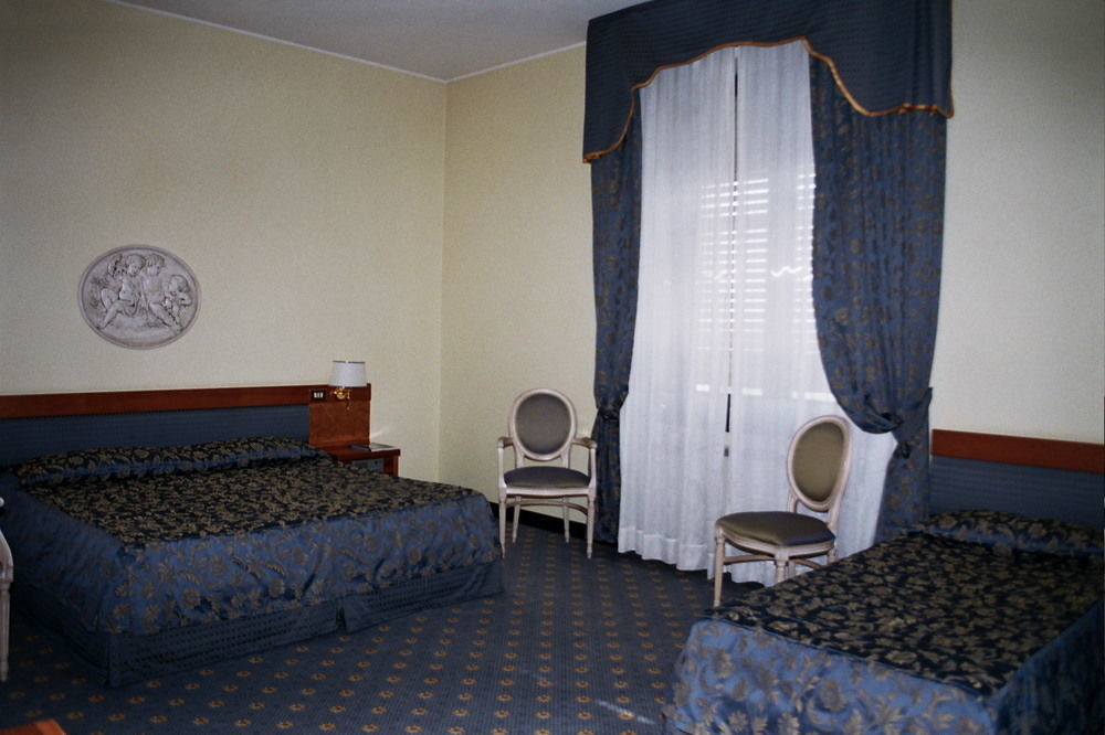 Hotel Villa Malpensa Vizzola Ticino Exterior photo