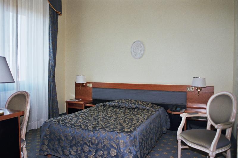 Hotel Villa Malpensa Vizzola Ticino Room photo